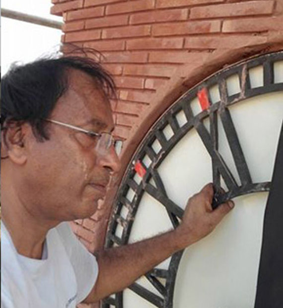 qurtaba-chowk-lahore-enger-installed-clock