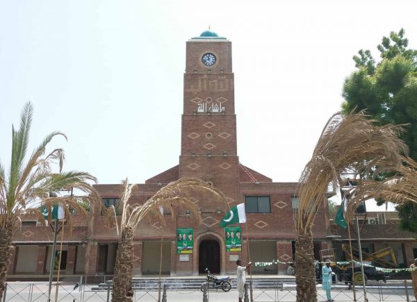 town-hall-rahim-yar-khan-tower-clocks4